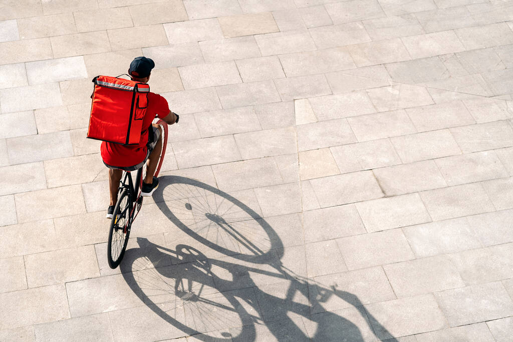 entregador ifood de bicicleta